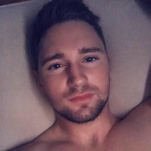 Meet your Posher, Derek